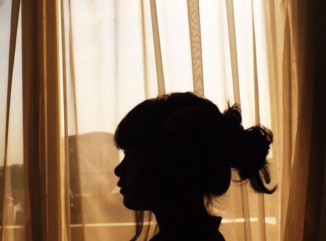 Ciało introwertyka: jak osobowość wpływa na napięcie mięśniowe i zmęczenie