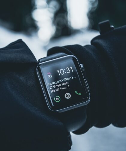 Smartwatch zamiast telefonu? Coraz popularniejszy wybór rodziców pod lupą